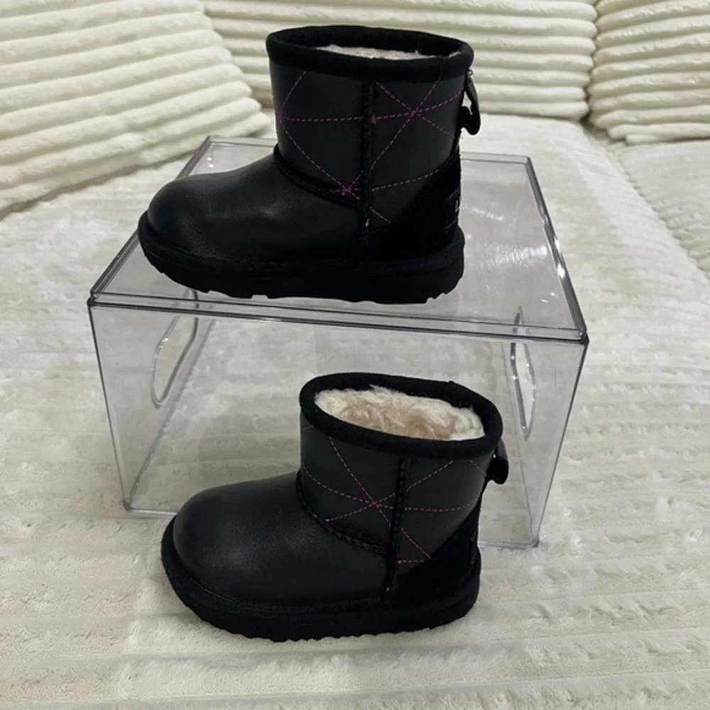 UGG Australia Toddler Classic Mini Pearlized Boots Size Kids 7 Color Black/Pink